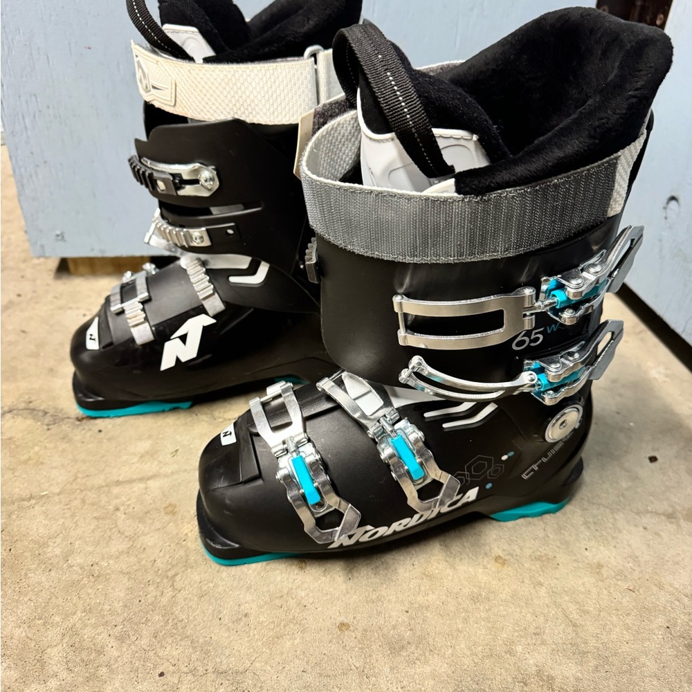 Nordica Women's cruiser 65W Ski Boots 23.5